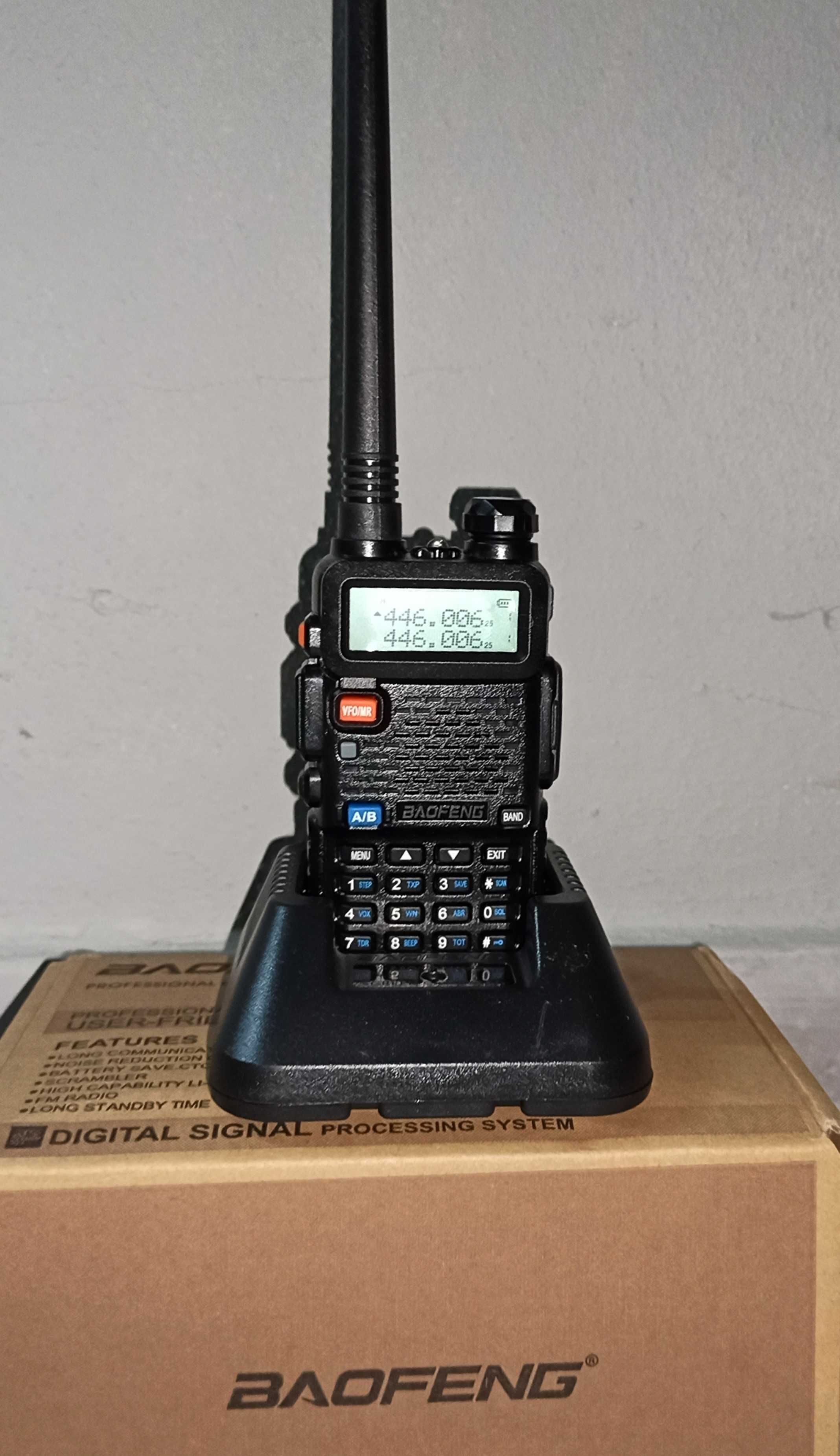 Baofeng UV 5R  Walkie Talkie