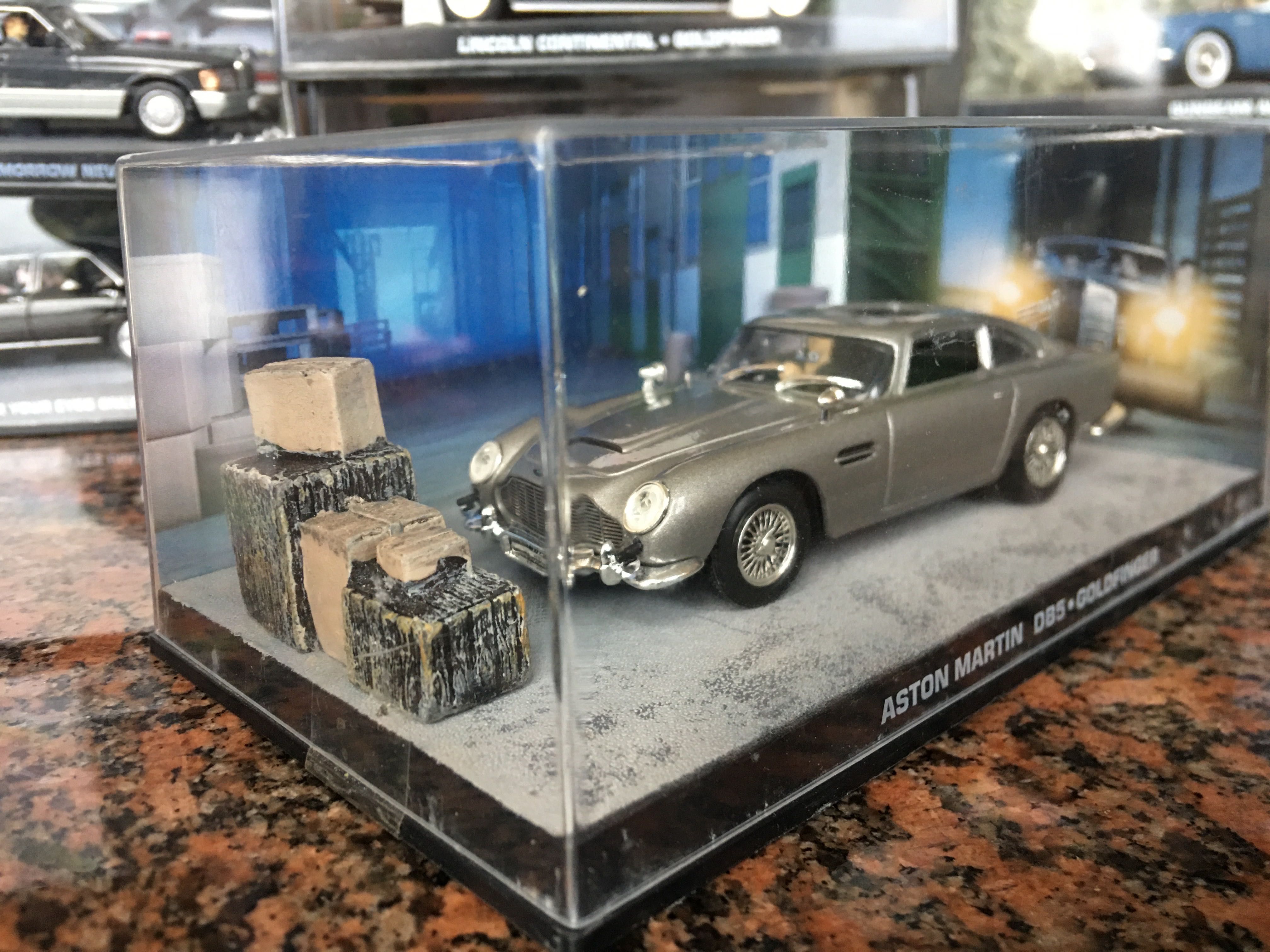 Модельки из серии James Bond масштаб 1:43 розпродаж колекції