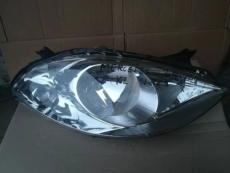 Lampa prawy przód Mercedes A klasa w169