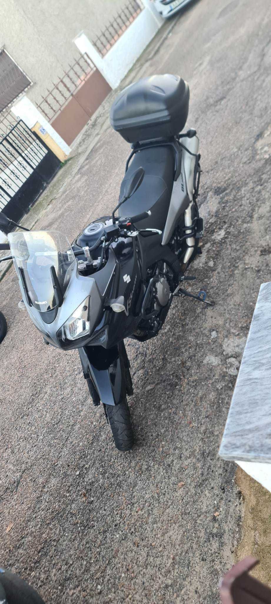 Moto Suzuki DL 1000