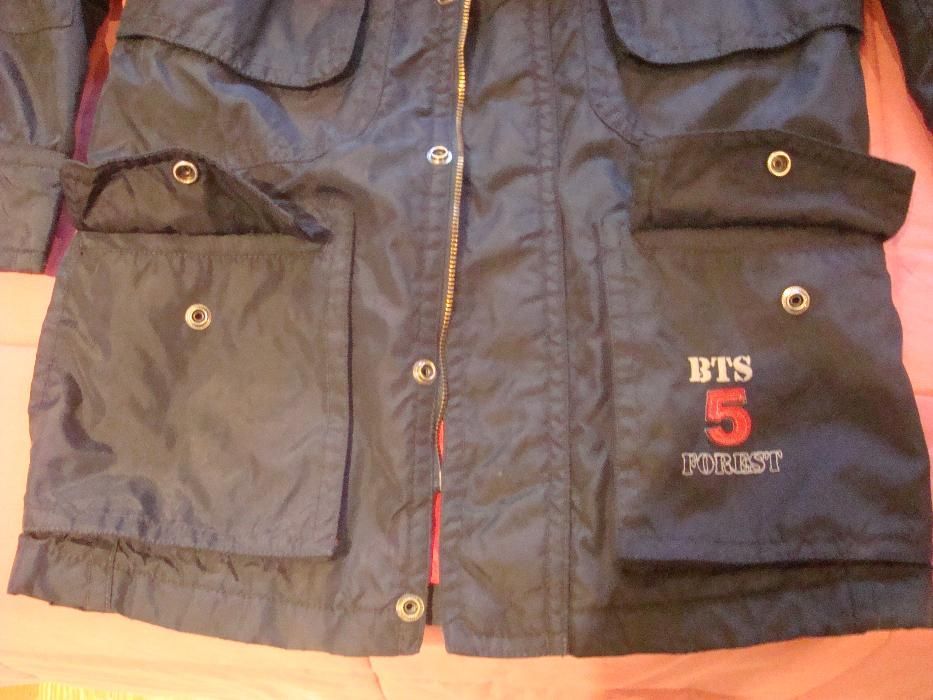 Casaco / kispo impermeável menino BTS 6-8 anos