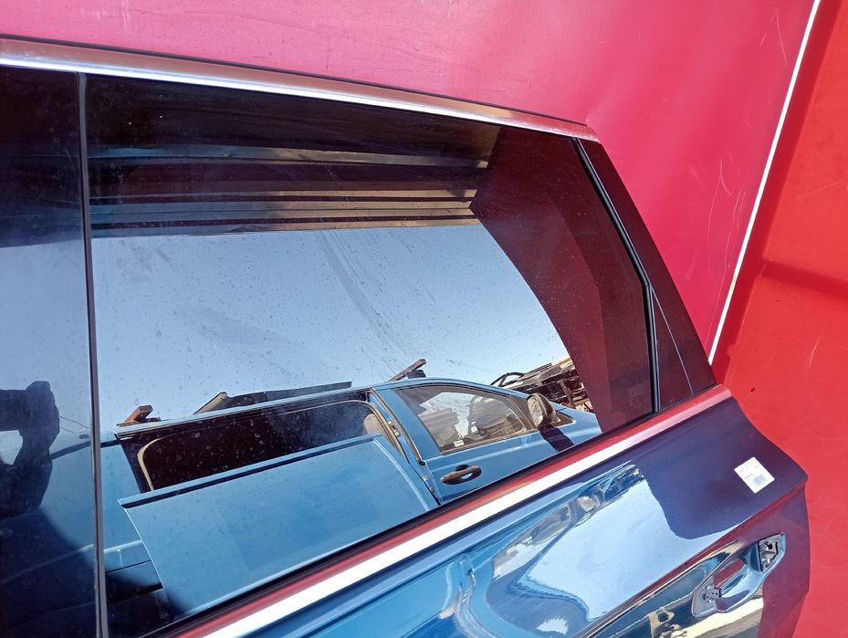 Двері ліві задні Toureg CR 8H P5M двери левая Таурег ЦР Туарег СР