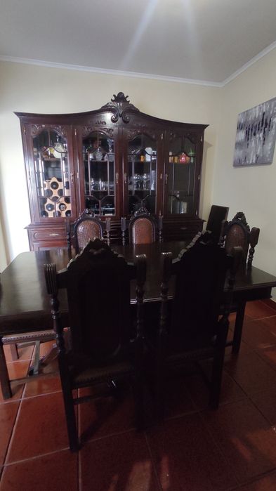 Vende-se sala de jantar