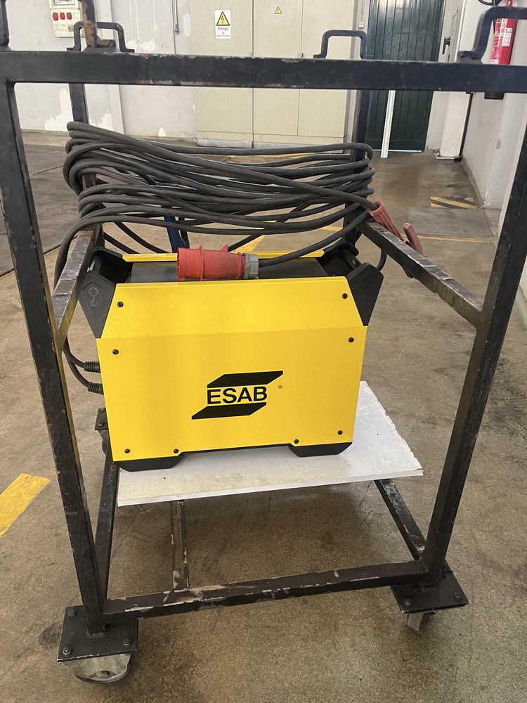 ESAB Fabricator  ET 410iP (máquina de soldar/ Welding machine)