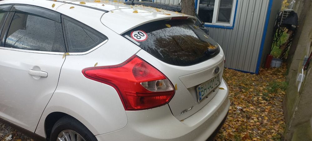 Ниссан       Leaf