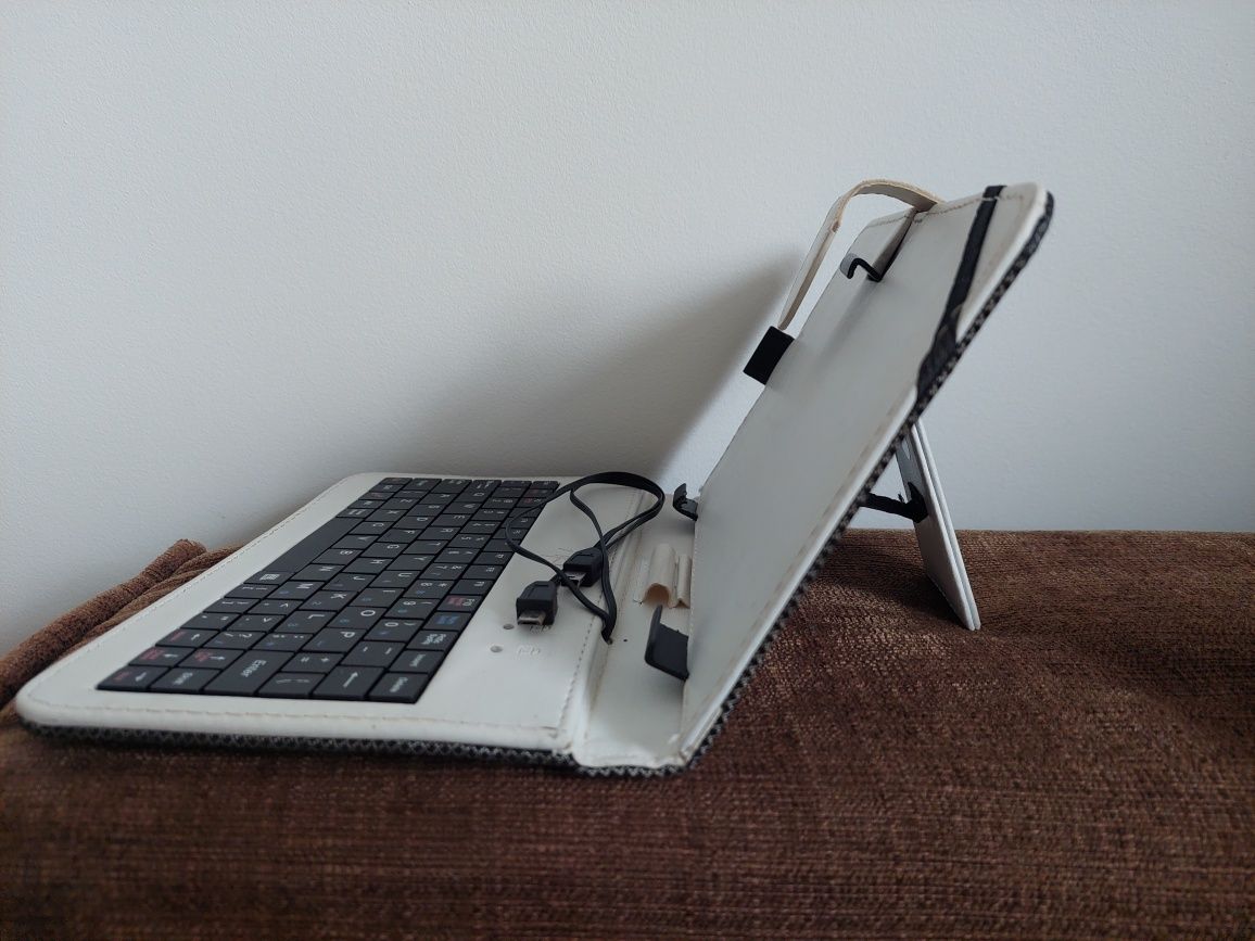 Klawiatura w etui do tabletu 7"
