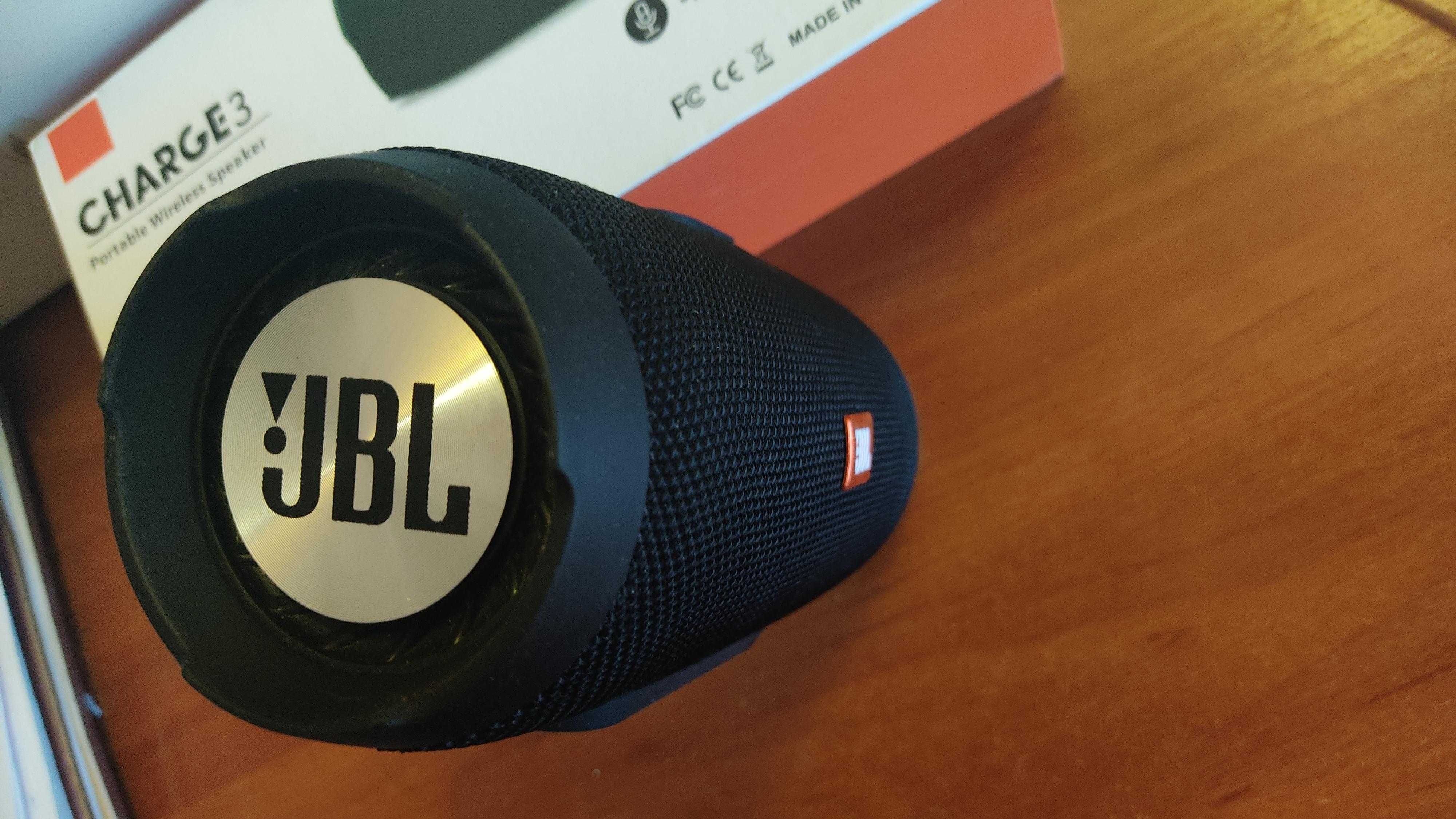 Портативная колонка JBL Charge 3