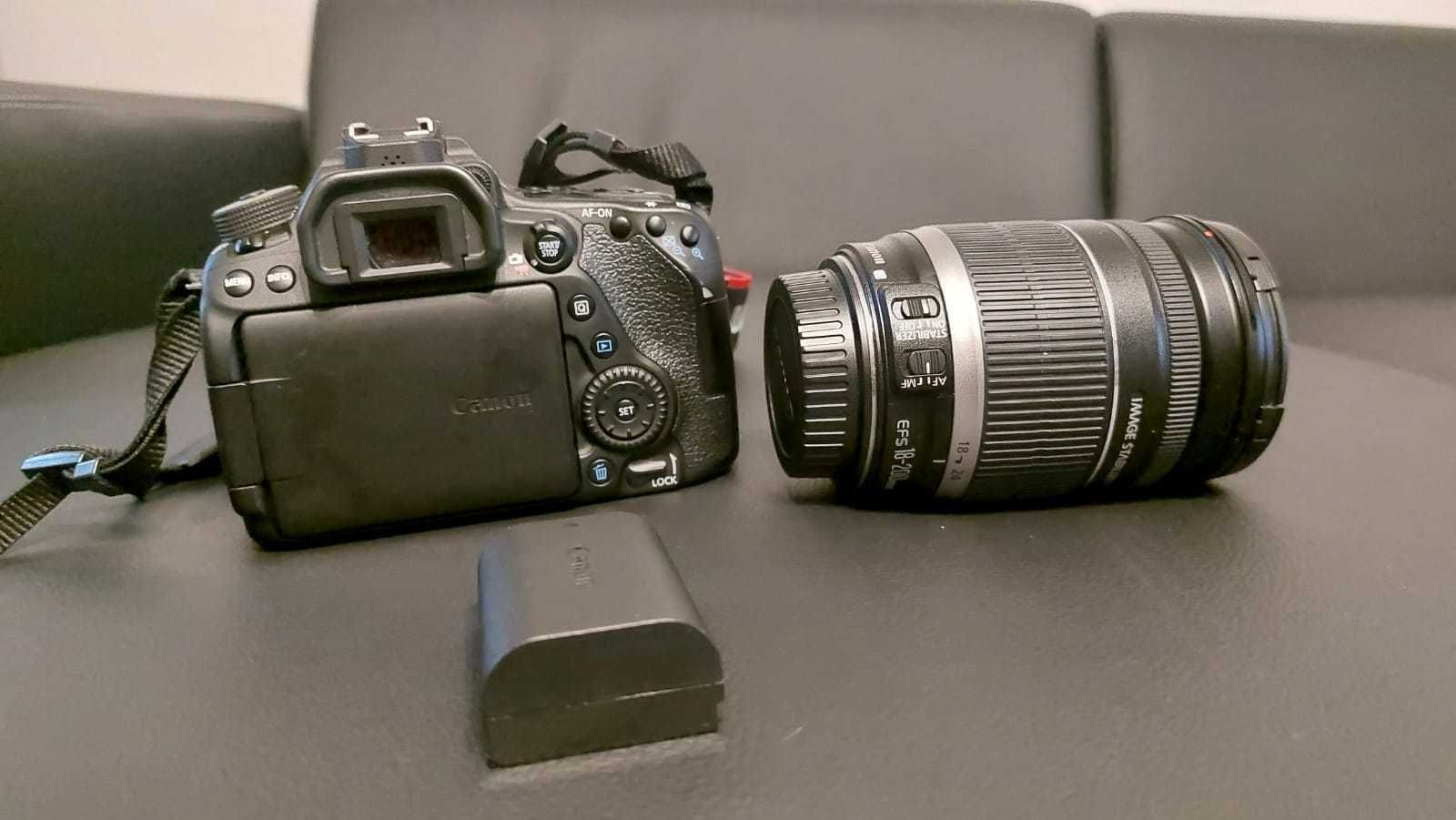 Canon 80D + Lente EF 18-200mm