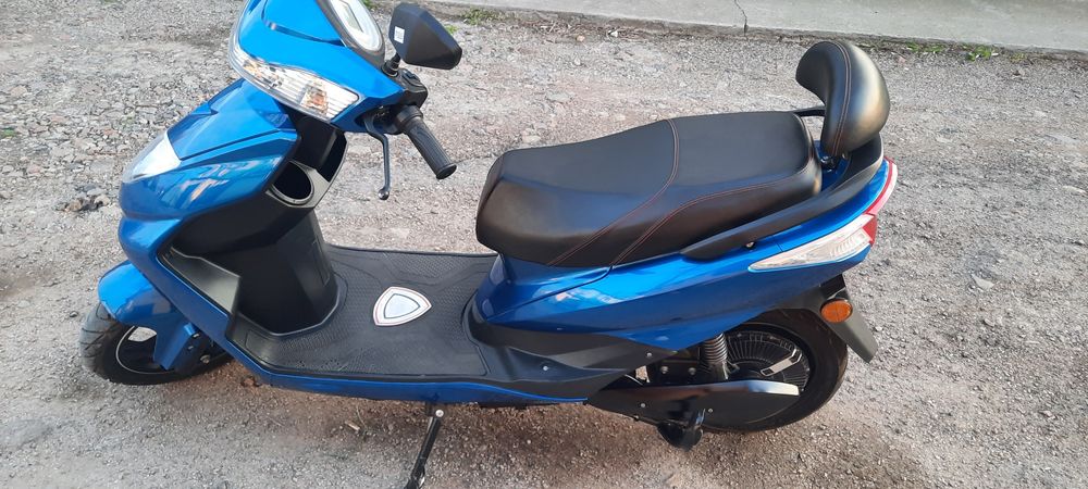 Продам электроскутер ядеа ем 215