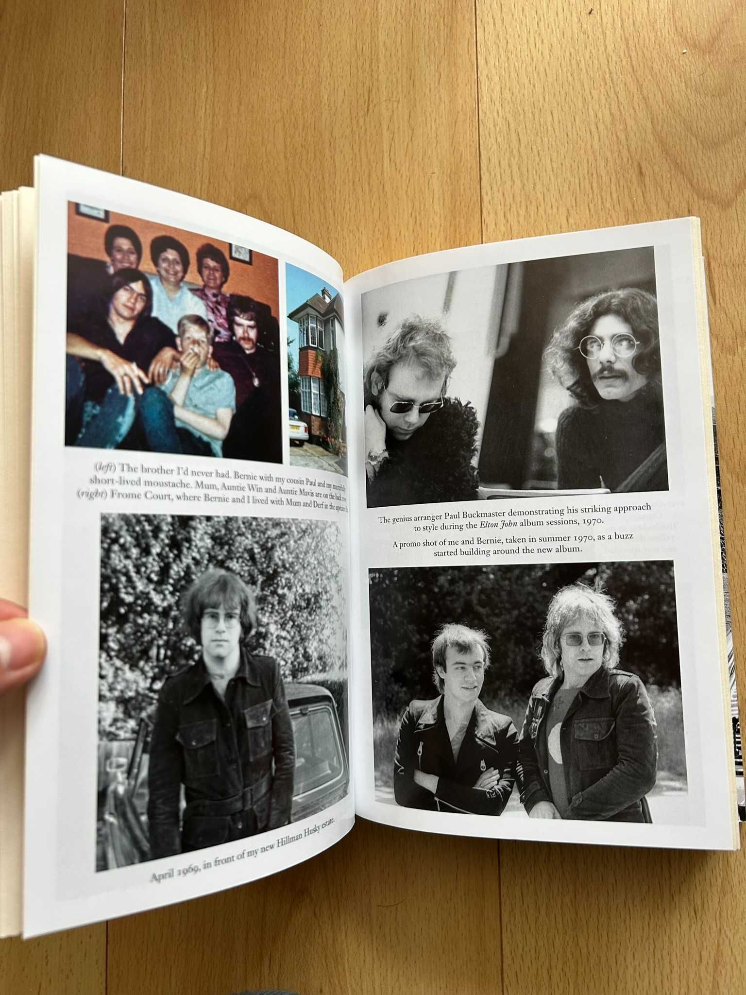 Livro "Me, Elton John"