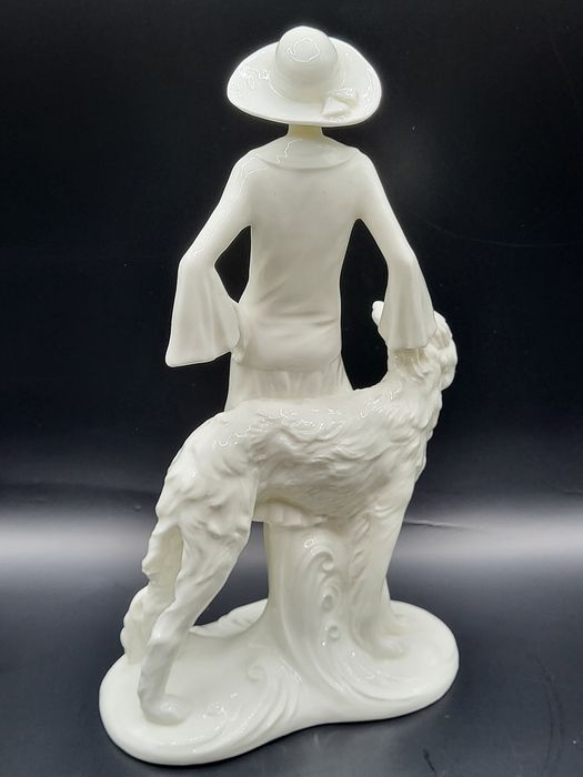 Porcelanowa figurka Clara Royal Worcester