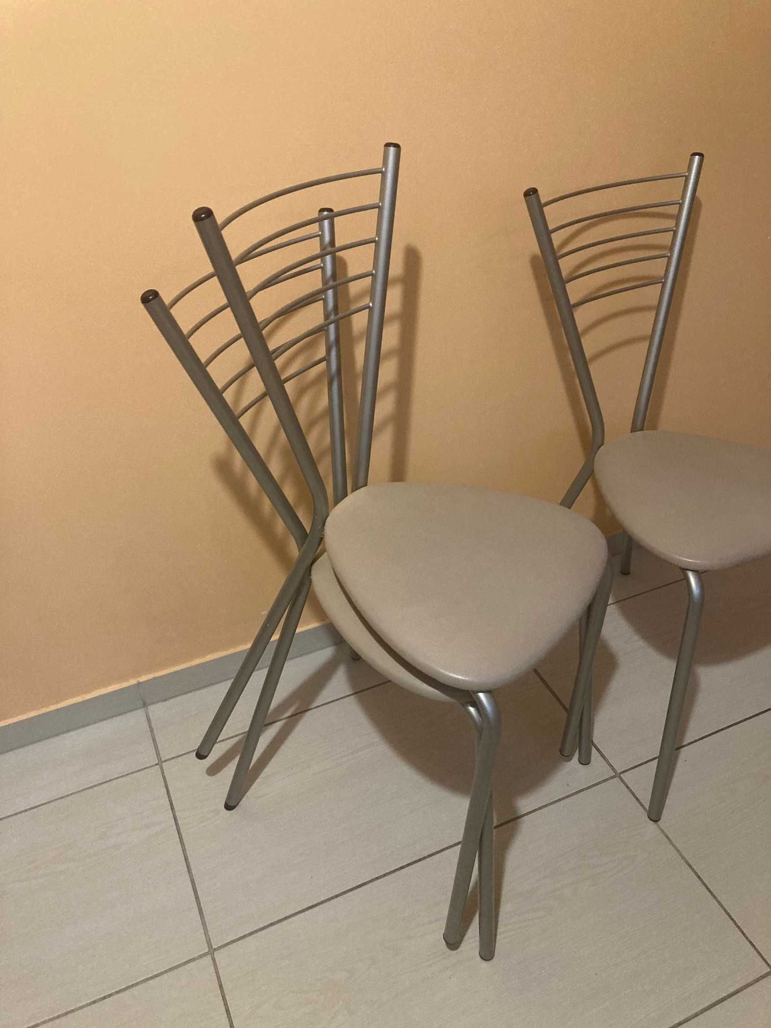 Zestaw kuchenny stół + 3 krzesła