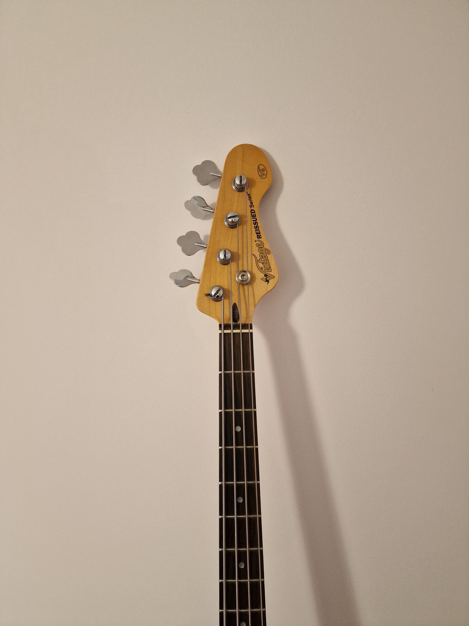 Gitara basowa ładny lakier Vintage Precision bass v4 Reissued series