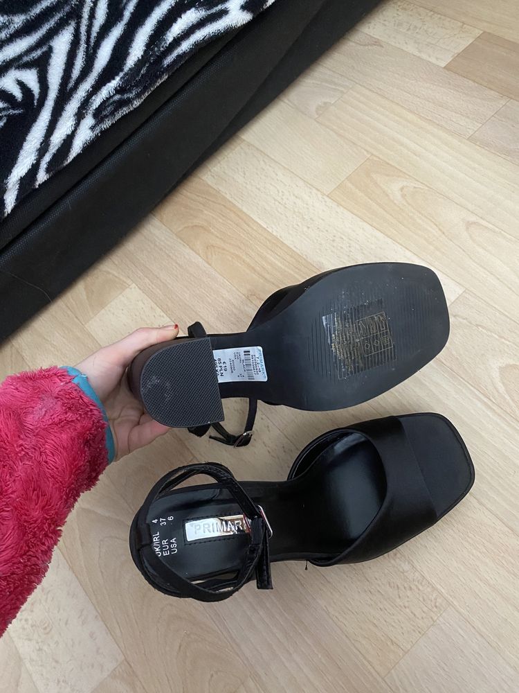 Buty na platformie na obcasie