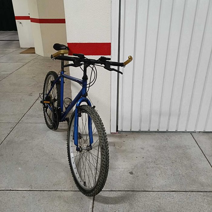 Bicicleta Montanha 26" – Shimano SIS (18)– Usada - Pronta a Usar