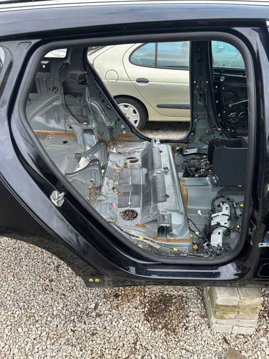 Uszczelka karoseryjna drzwi tył prawa lewa Volvo V60 I IDEALNA