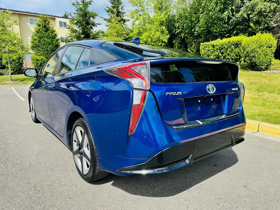Toyota Prius      2016