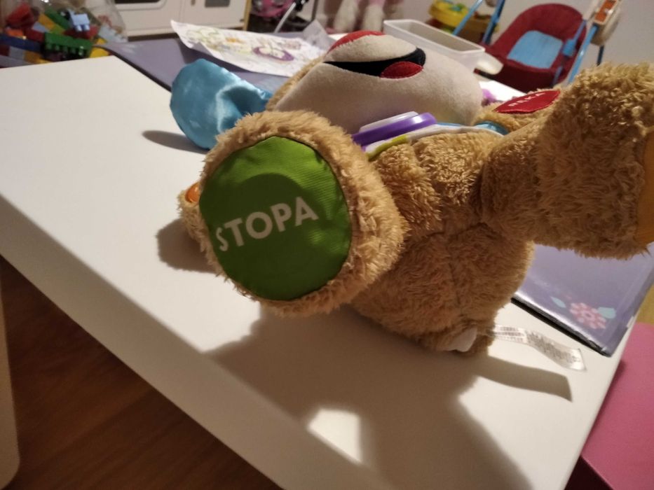 Miś uczniaczek Fisher Price interaktywny