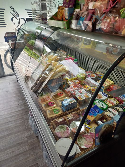 Продається холодильна вітрина GOLD  в дуже хорошому технічному стані .