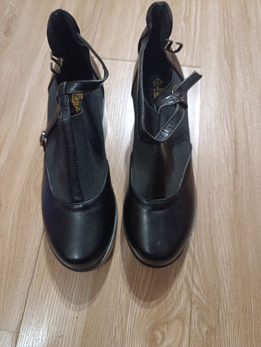 Продам жіночі туфлі