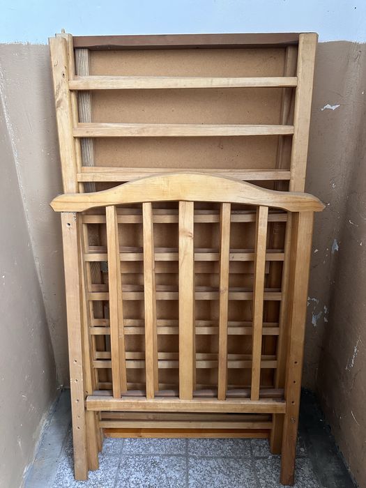 Віддам безкоштовно дитяче ліжечко та іграшки