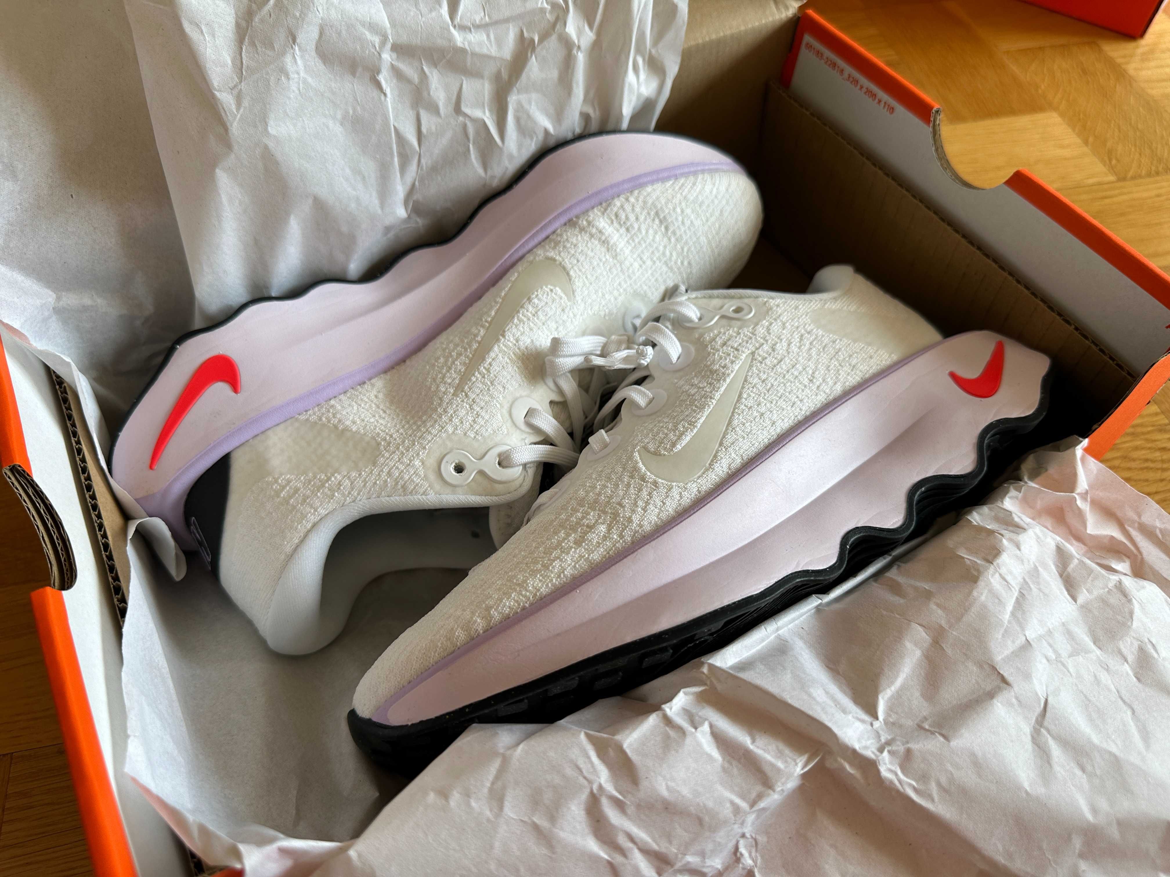 Кросівки Nike Motiva кроссовки DV1238-101
