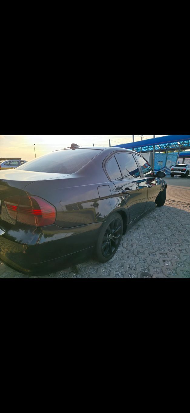 BMW Seria 3 Sprzedam BMW E90 z 2007 roku w wersji Individual. Automat