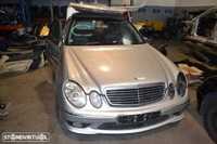 Mercedes E W211 V8 de 2003 para peças