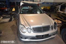 Mercedes E W211 V8 de 2003 para peças