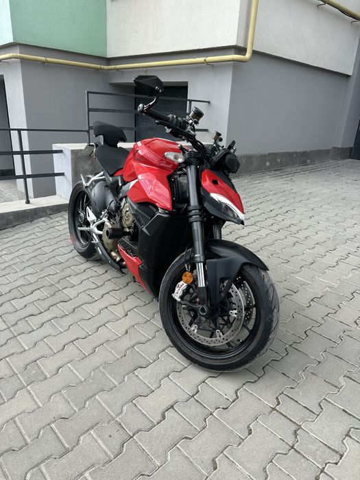 Ducati Streetfighter v4