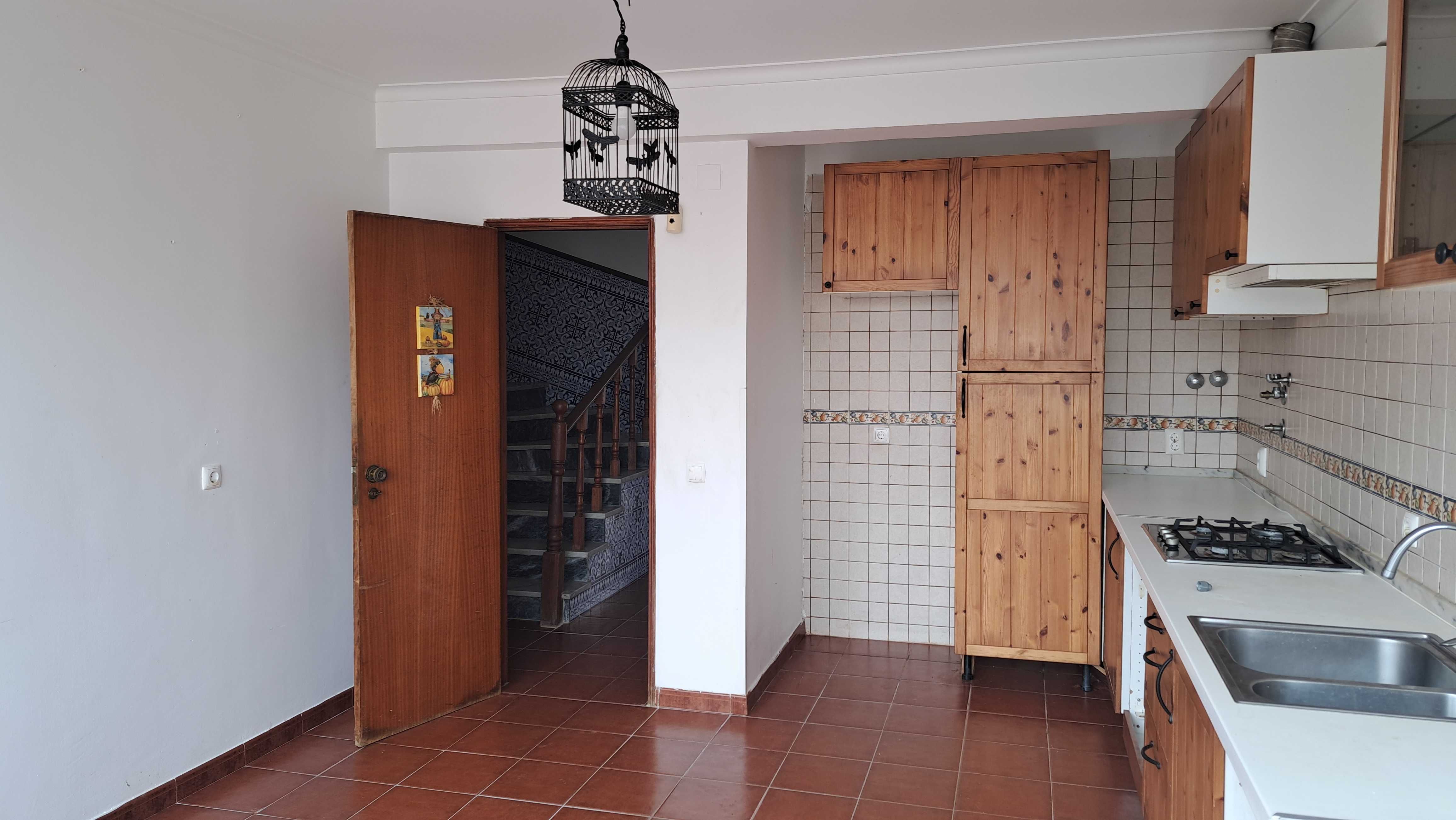 Vendo Vivenda de 3 Pisos com Quintal em Corroios