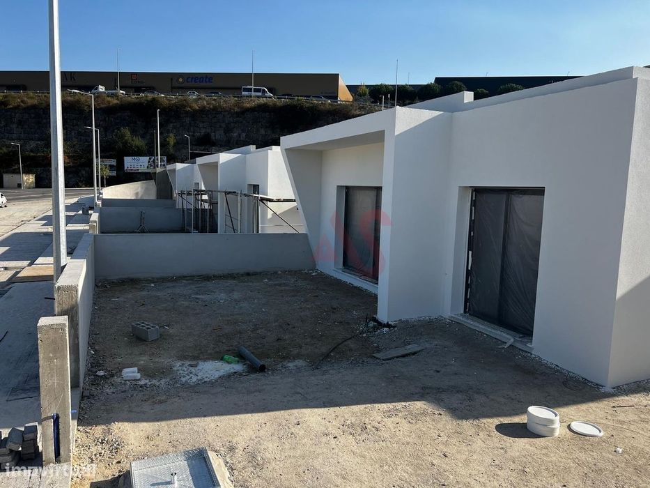 Moradia em Banda T3 de 2 pisos em construção em Pias, Lousada