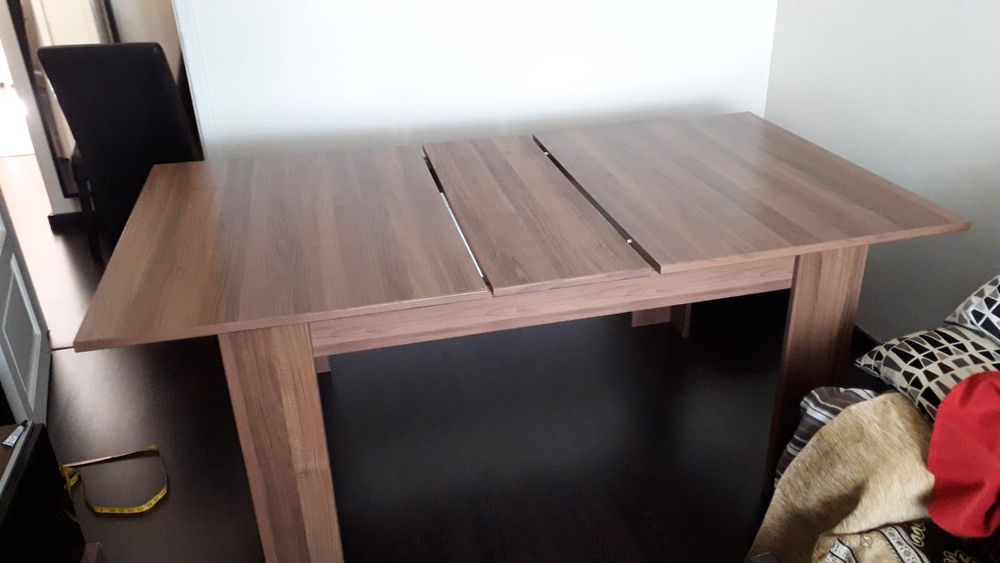 Mesa madeira extensível para acomodar uma familia grande