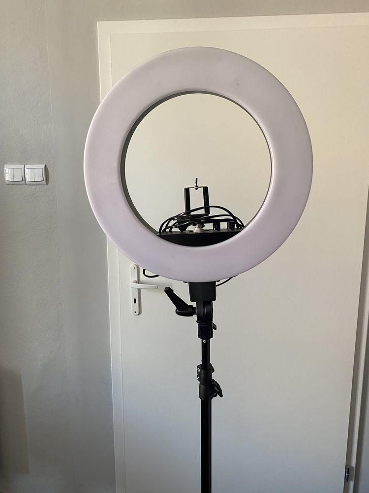 Lampa LED średnica 50 cm na statywie