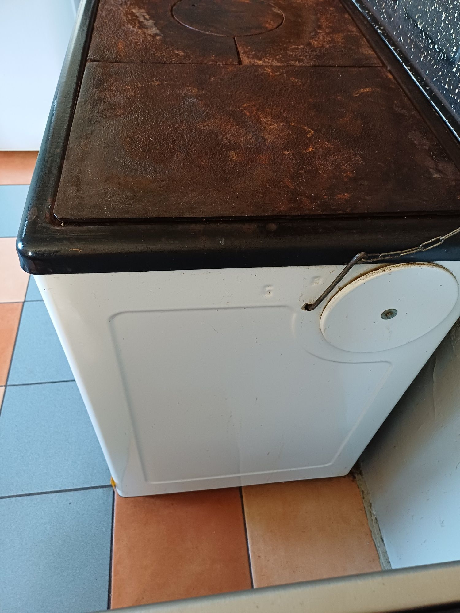 Piec kuchenny opalany drewnem i węglem