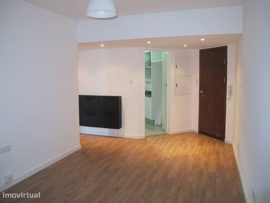 T2 a 50m metro Sr. Roubado