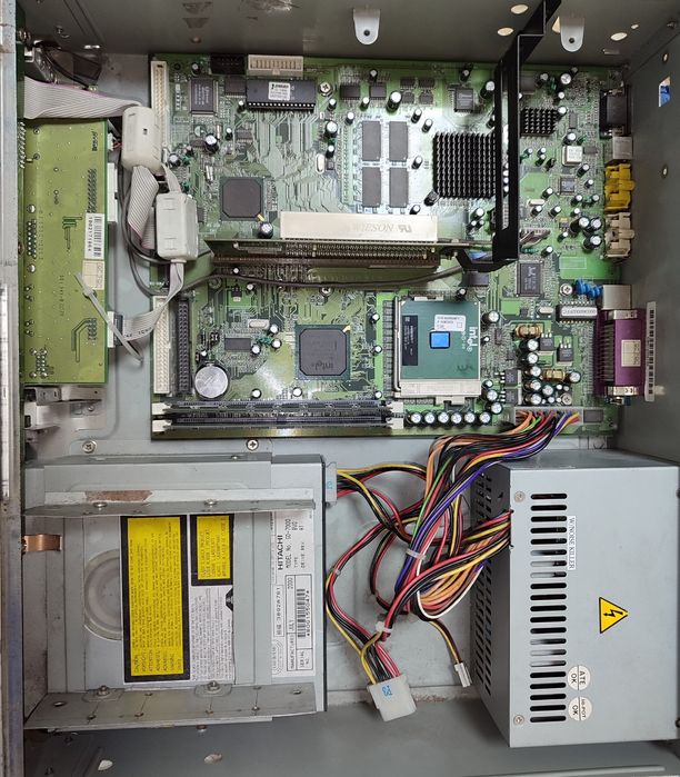 Fujitsu Siemens Multitainer