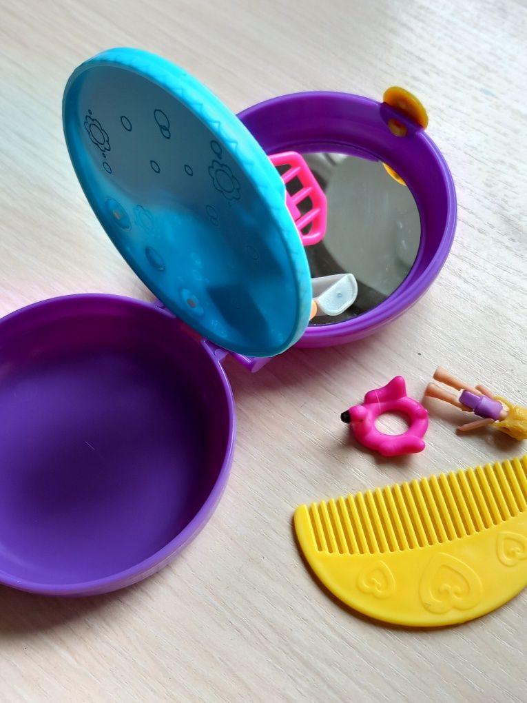 Polly Pocket na basenie  szkatułka z lusterkiem i  grzebyczkiem