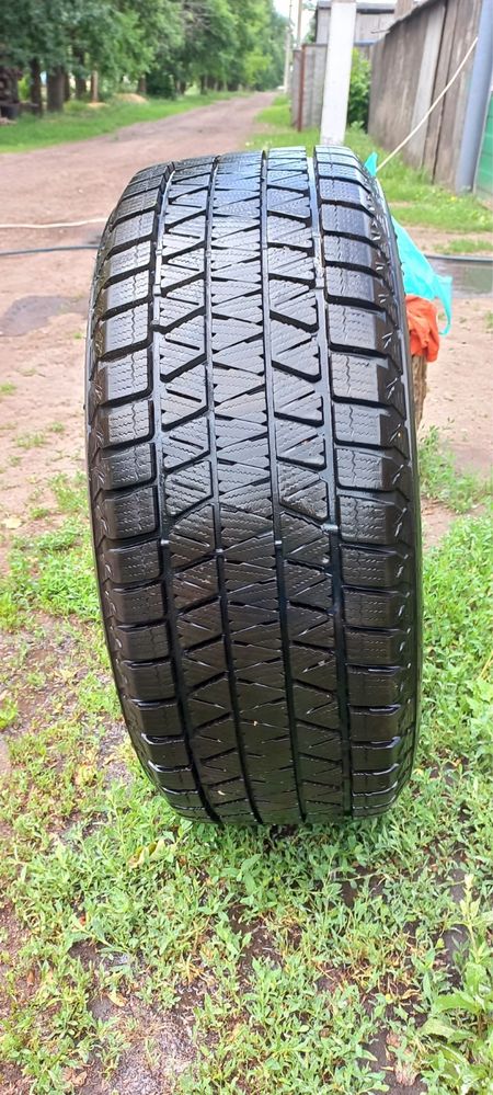 Продам комплект зимних шин Bridgestone Blizzak с дисками BMW