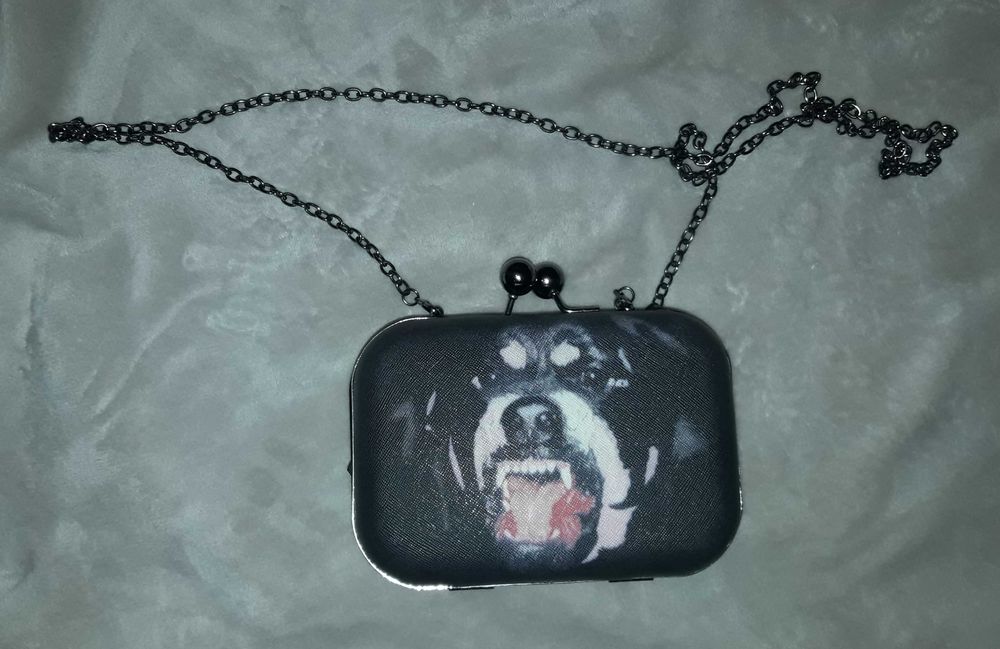 Продам клатч (под Givenchy)