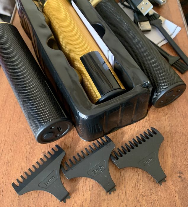 Універсальна професійна машинка для стрижки волосся,бороди