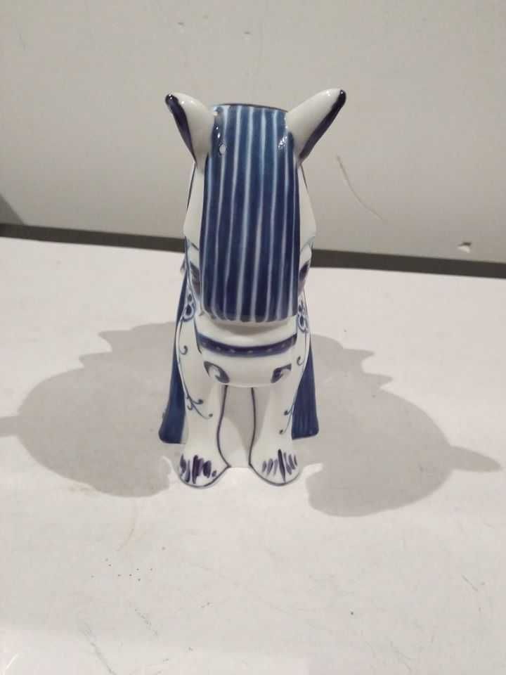 Figura de cavalo Viking em porcelana