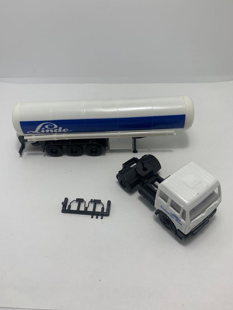 Mercedes com reboque Linde da Herpa H0 1/87