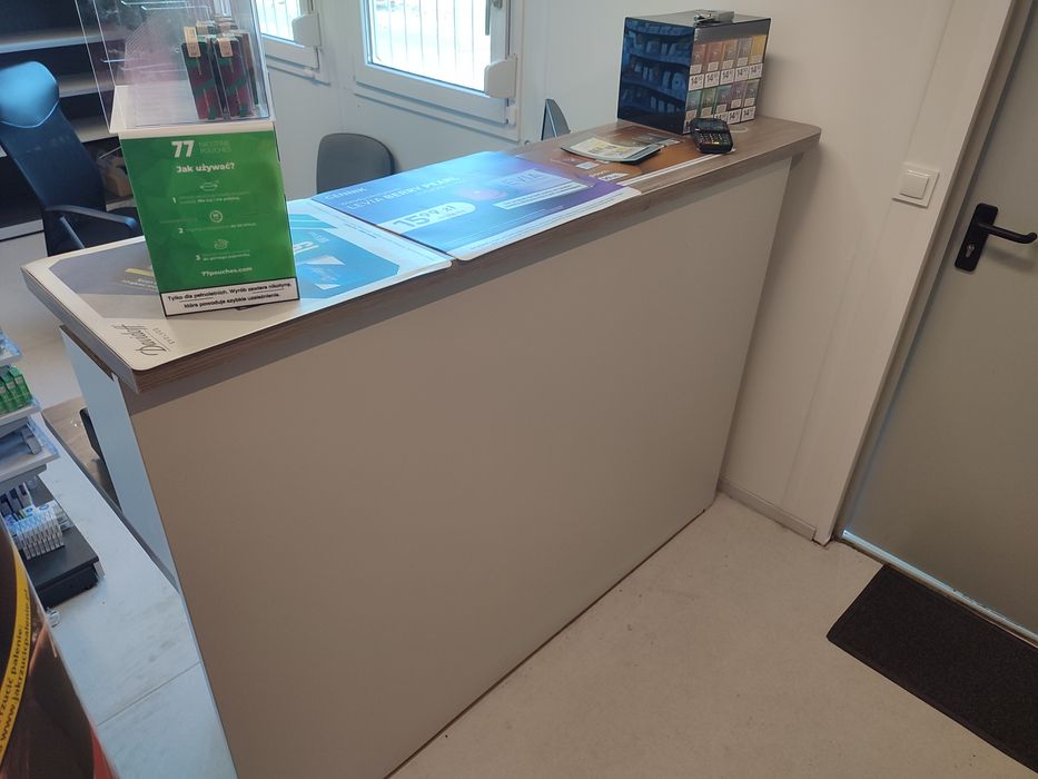 Lada sklepowa solidna