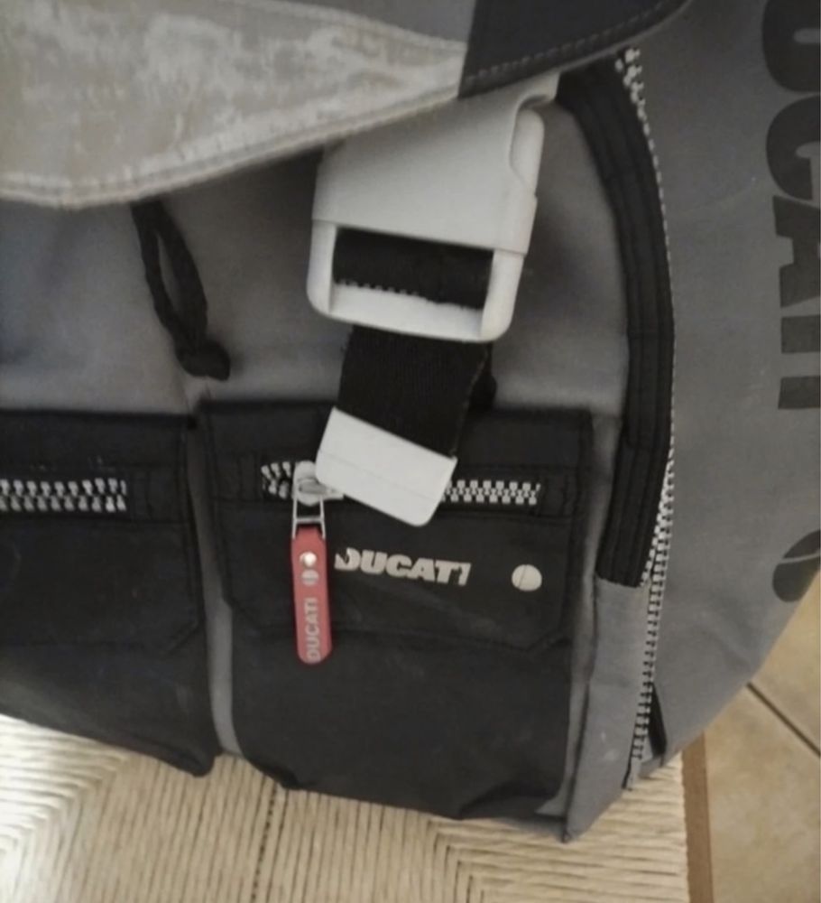 Mochila Ducati usada