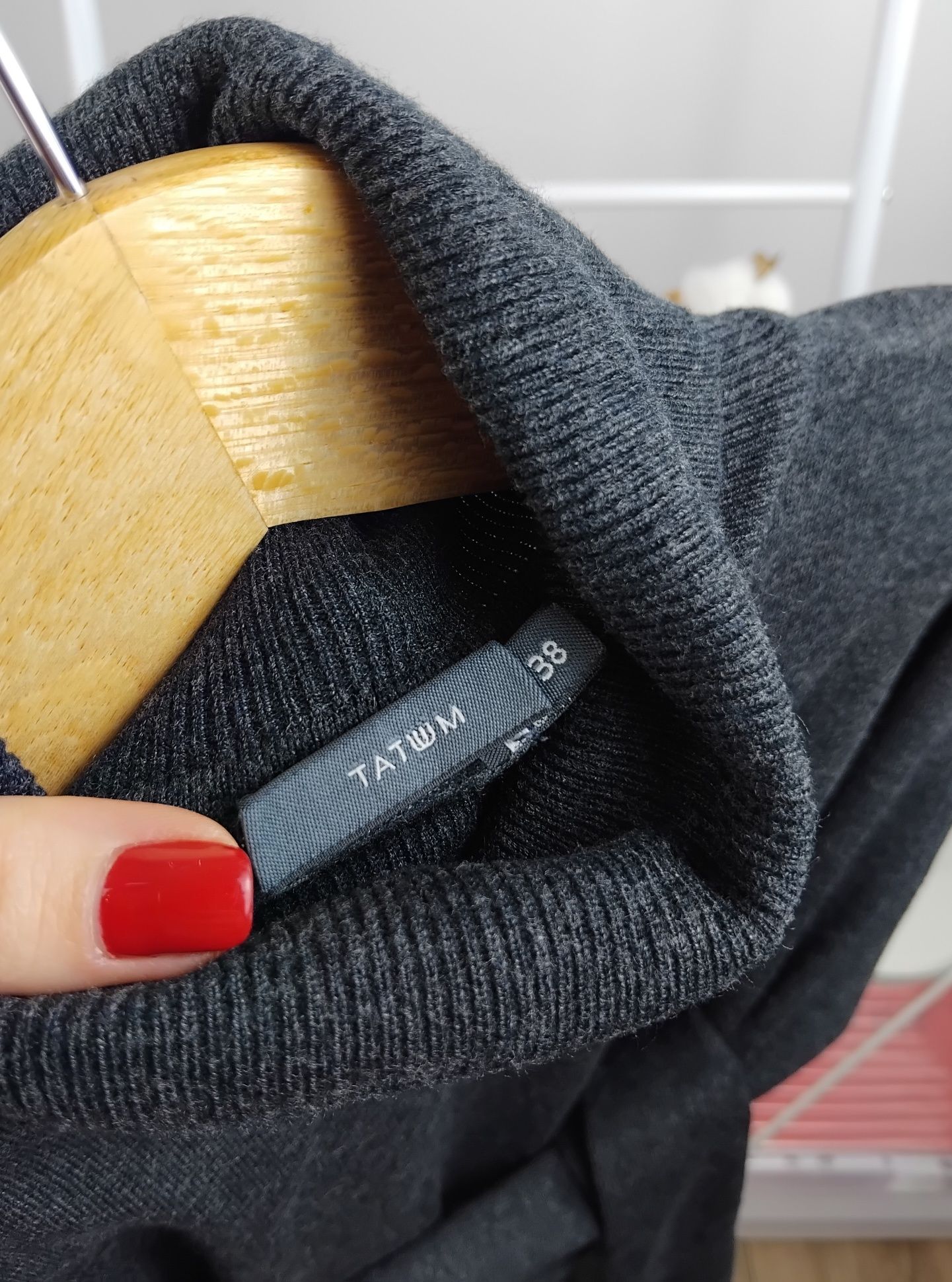 Jedwabny sweter z golfem sweterek rayon Tatuum bluzka klasyczna golf