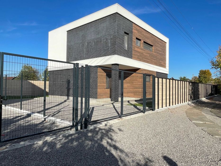 Без комиссии! АКТУАЛЬНО! Продам 2 дома коттеджа по 185 м2 Плюты, Козин