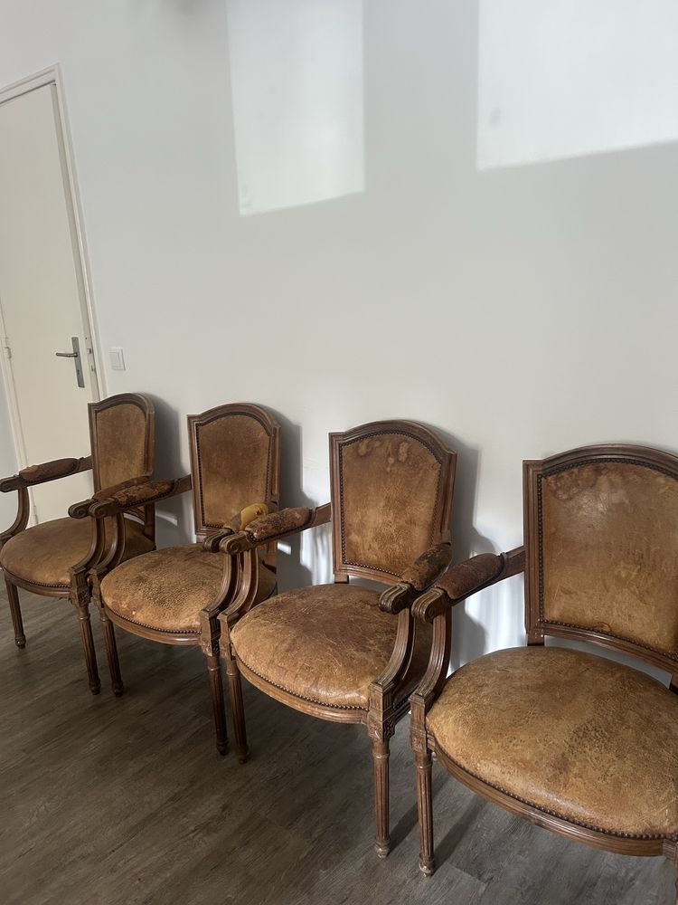 Conjunto de 4 cadeiras antigas em nogueira – para restauro