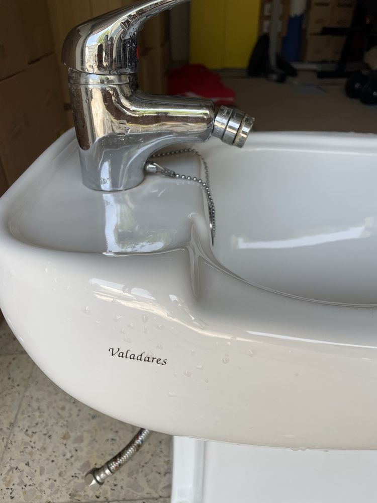 Vendo Loiças WC - Lavatório, Bidê e Espelho
