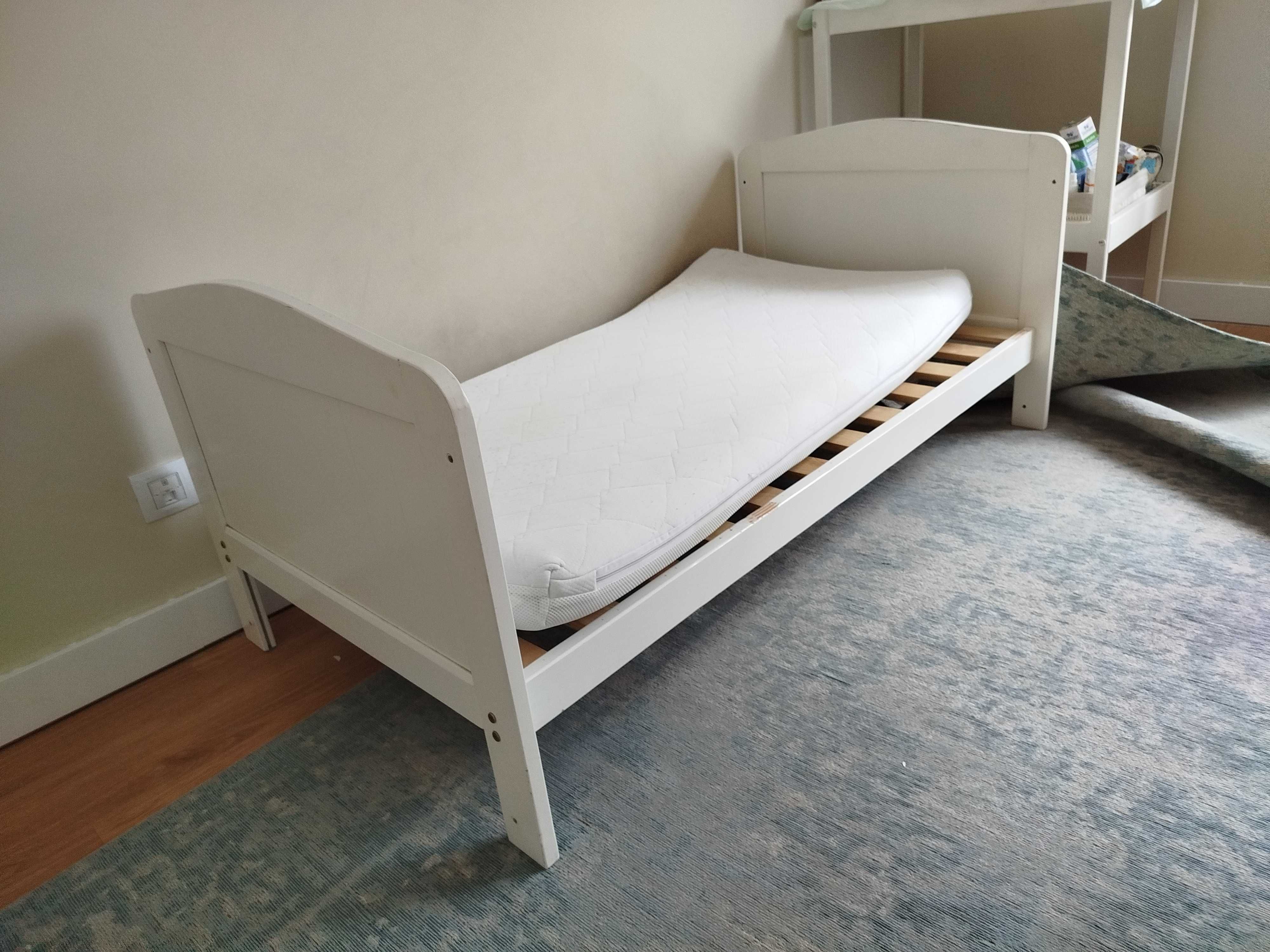 Cama para criança com colchão incluido